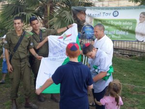 Bar Mitzvah boys get flag from Hebron soldiers