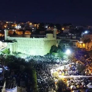 Thousands visit Cave of the Patriarchs for Chayei Sarah