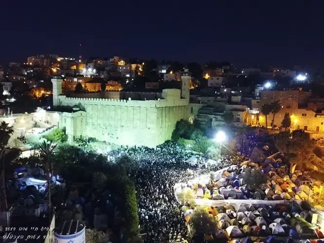 Thousands visit Cave of the Patriarchs for Chayei Sarah